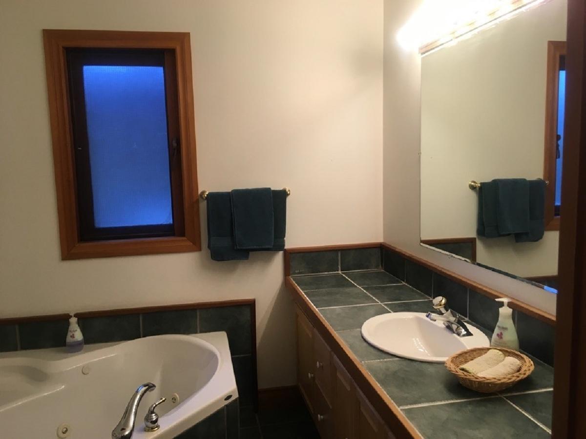 Tofino Stormbay Guest House Экстерьер фото